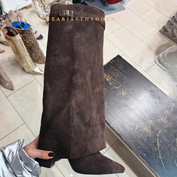Stivali alti al ginocchio con  - Street Fashion Winter 2025 recensione e prezzo