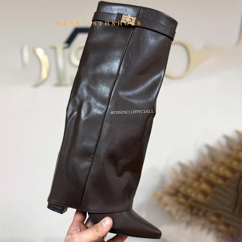 Stivali alti al ginocchio con  - Street Fashion Winter 2025 recensione e prezzo