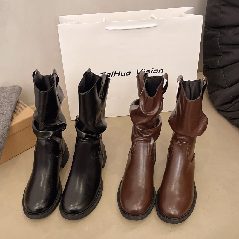 Stivaletti larghi con tacco la - Street Fashion Winter 2025 recensione e prezzo