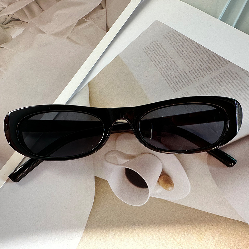 Occhiali da Sole Ovali Retrò d - Street Fashion Glasses recensione e prezzo