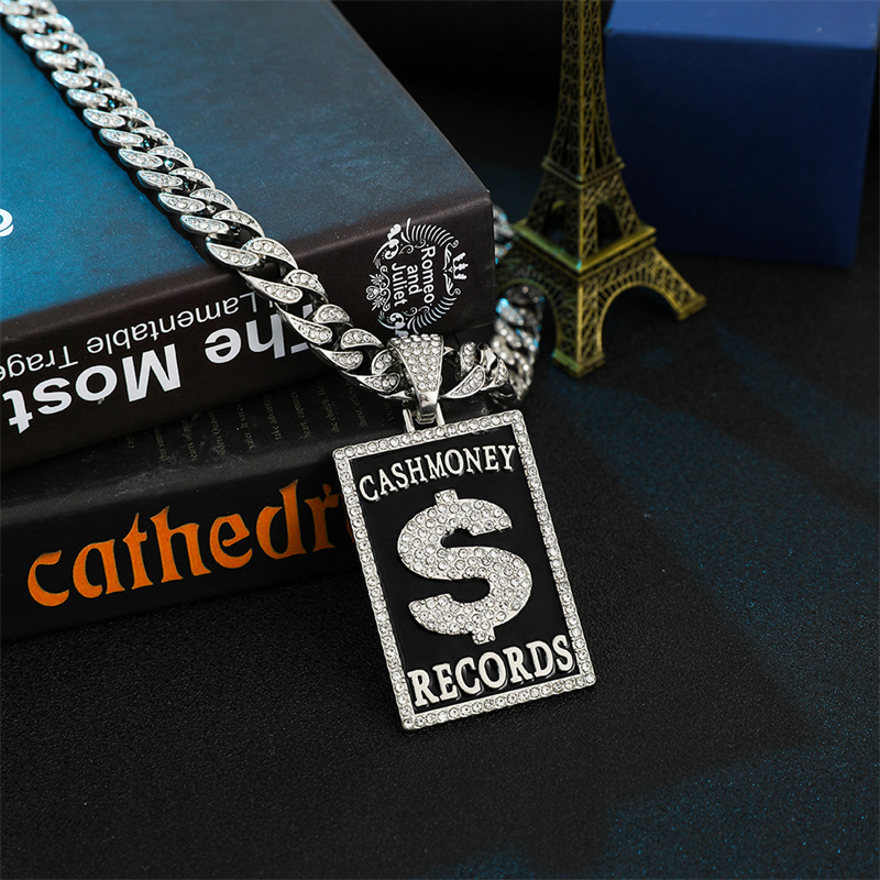 Collana con ciondolo ghiacciat - Street Fashion Goth recensione e prezzo